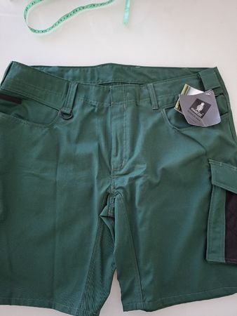 Short de travail vert avec poches cargo,  taille 56 neuf