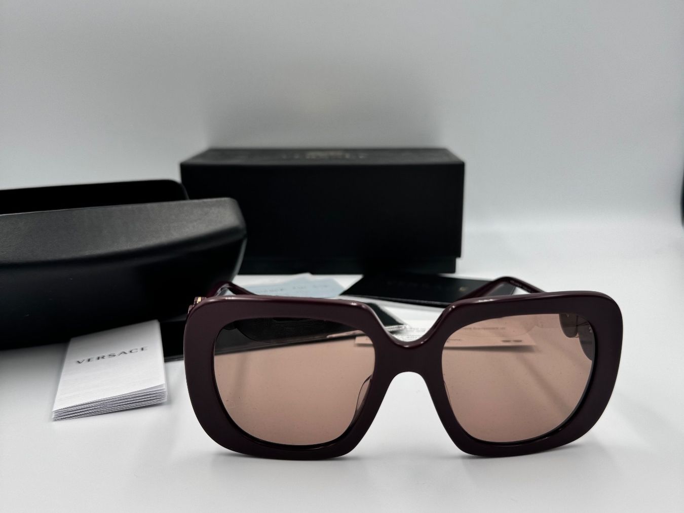 Versace Occhiali & Lenti: Versace Sonnenbrille Medusa Logo – Nuovo e nell'imballaggio originale da Wiedlisbach venduto da Sistershop 2