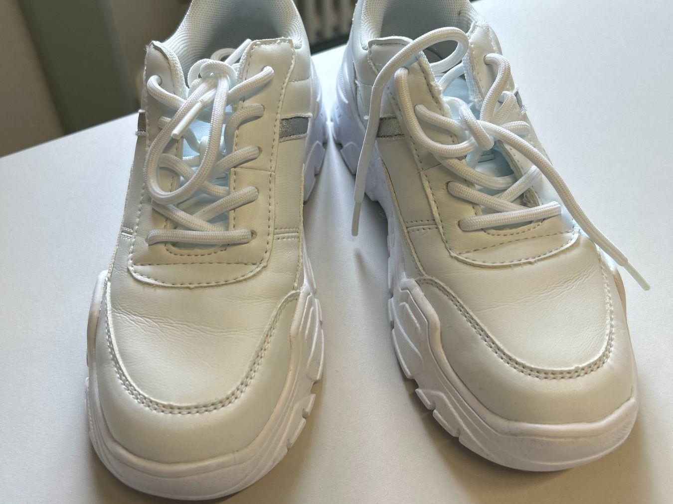 Herrenschuhe: Kinderschuhe Sneaker Venice Grösse 34 NEU – Neu (gemäss Beschreibung) aus Zürich von kun_d8p9