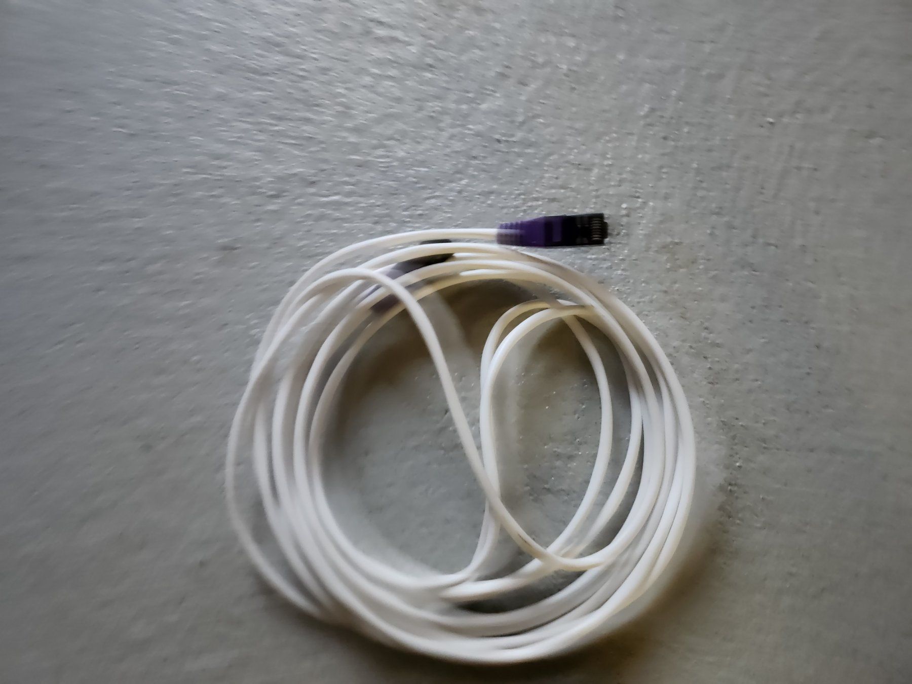 Câbles: Ethernet Patch Kabel RJ45 Grau Stecker Violet  1.5 - 2m neu – Neuf (Voir description) à Unterägeri par 0alfa0 2
