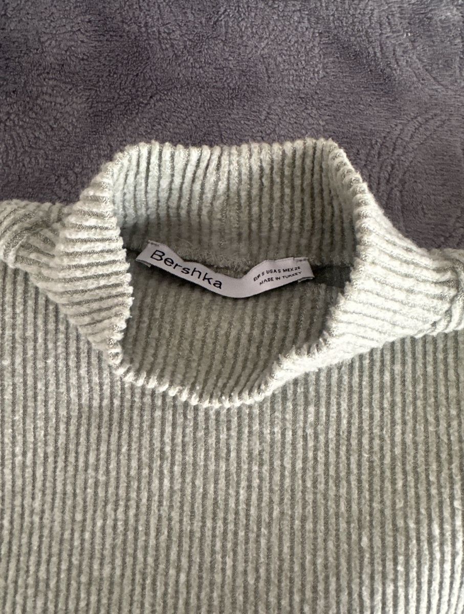 Bershka Pulls & Sweat-shirts: Gerippter Grau-Grüner Pullover – D'occasion à Turgi par pa.ti.d 1