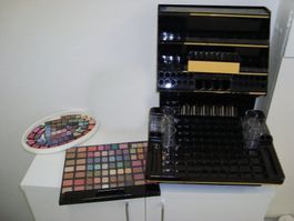 Schwarzer Kosmetikständer inkl. Farben