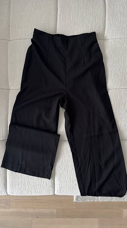 Pantaloni: WideLeg Stoffhose schwarz  – Usato da Waltenschwil venduto da shelly_m