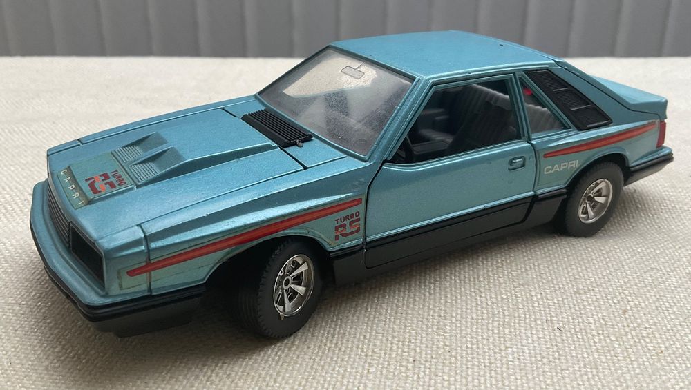 BURAGO 1/24e ITALY FORD CAPRI RS TURBO