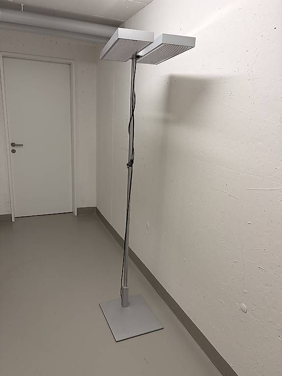 Lampade: Moderne Stehlampe / Arbeitsleuchte – Usato da Kölliken venduto da MaRo1303