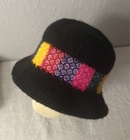 Chapeau Bob Noir Tricoté Coloré Tendance 52-53