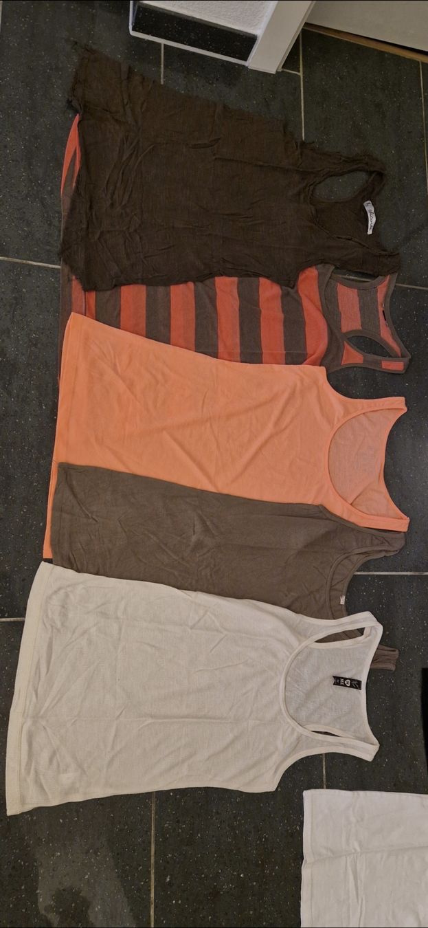 Lotti di vestiti: Grosses Kleiderpaket Grösse S/M 50 Teile – Usato da Bubendorf venduto da ang_b829