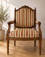 Fauteuil ancien en bois sculpté
