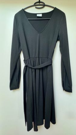 Neues butterweiches Kleid in schwarz von Vila