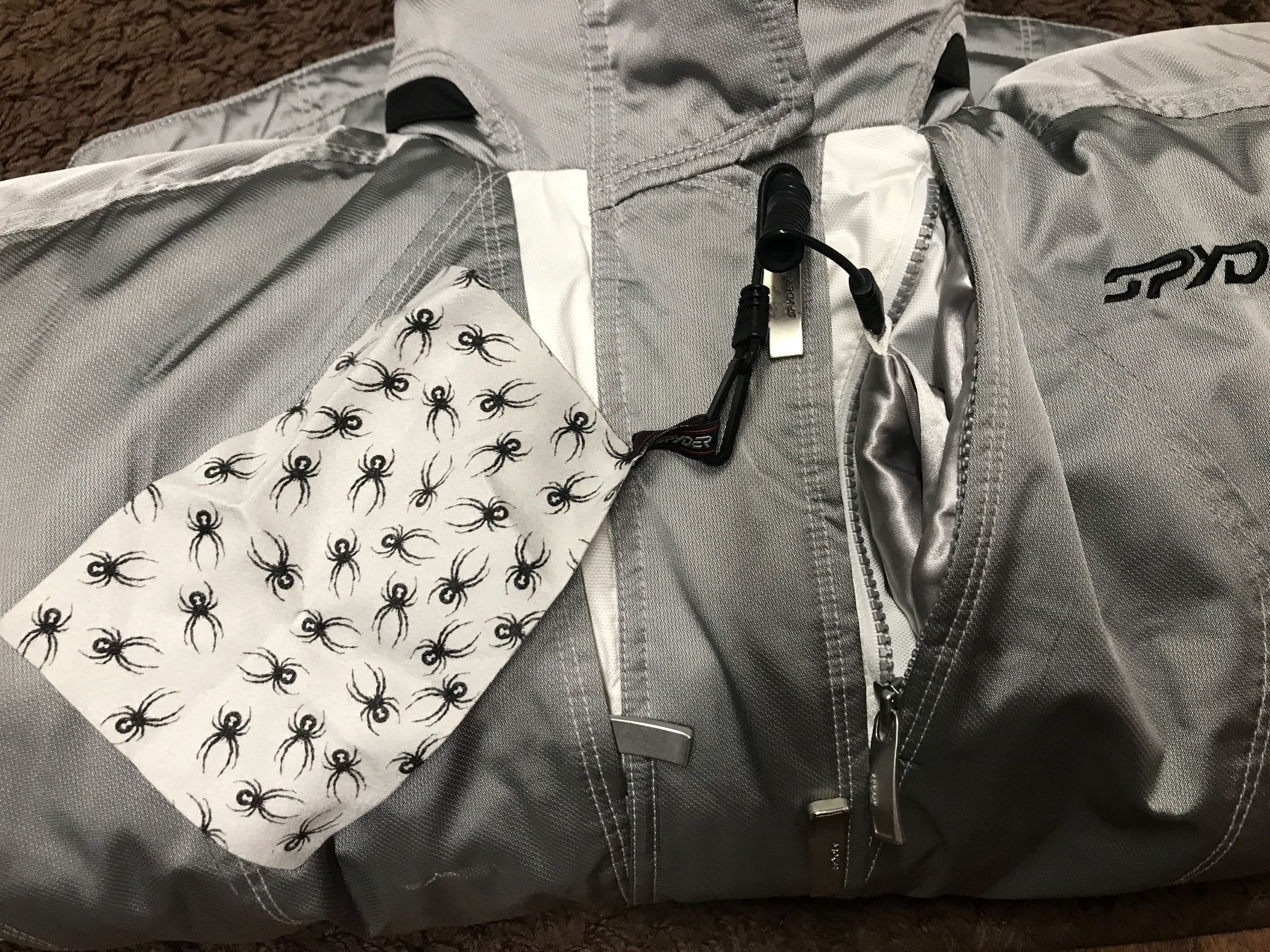 Spyder Giacche: Spyder Schijacke Gr 36 silber – Usato da St. Margrethen SG venduto da kellenbh 3