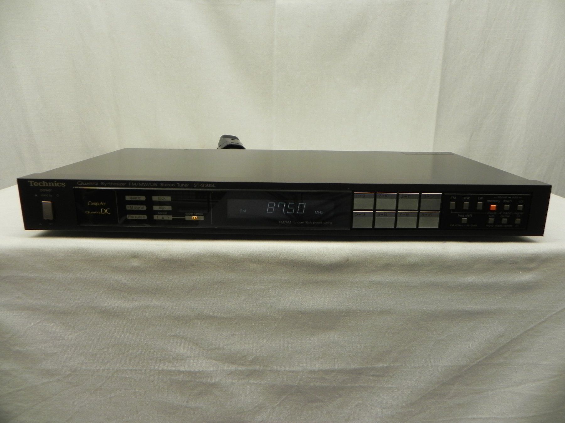 Technics Radio: Technics ST-S 505L Tuner – Usato da Basel venduto da Life-Style-Art