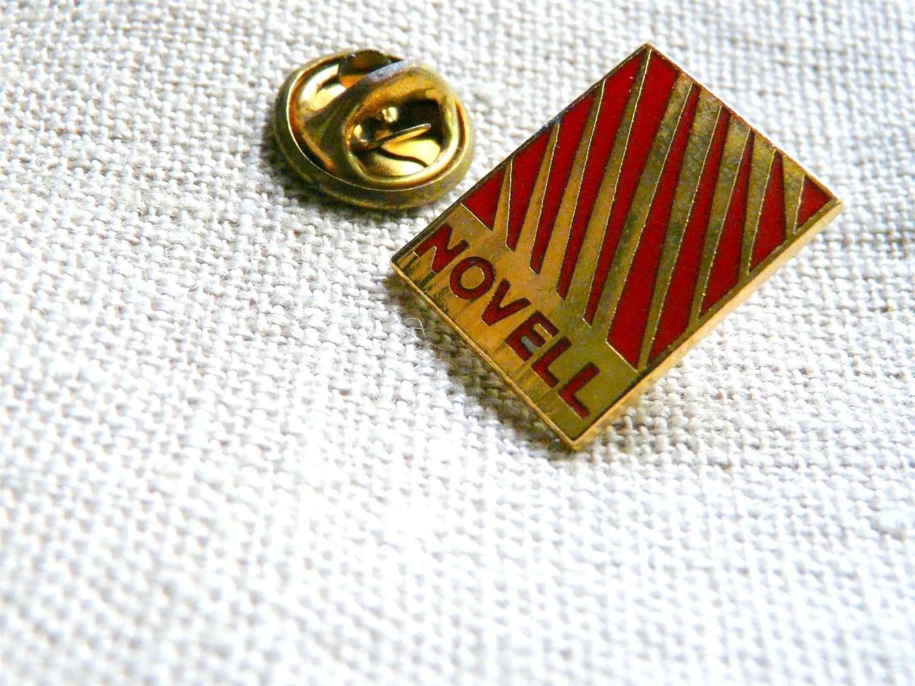 Placchette & Badge: • Novell software rot IT Informatik vintage      Pin M5.13 – Usato da Pully venduto da websurfer1 3
