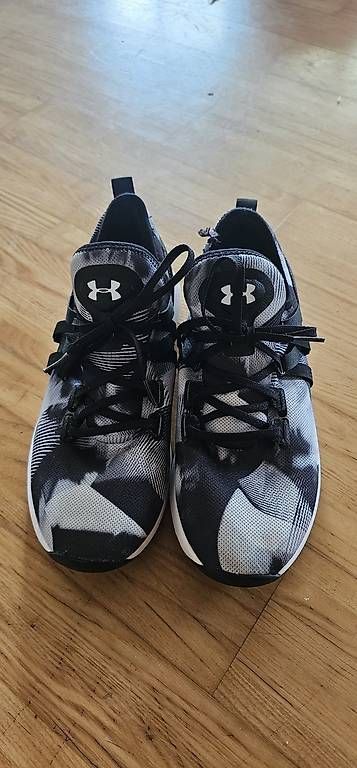 Under Armour Chaussures hommes: Under Armour Schuhe, Grösse 40.5 – D'occasion à Eriswil par mar_8hwh 1
