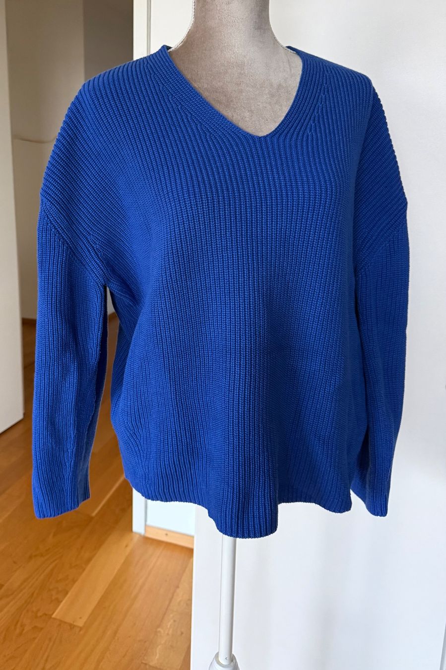 Hugo Boss Maglioni & Felpe: Wunderschöner kobaltblauer Pullover von Boss, Gr. L, neuwert – Nuovo (secondo la descrizione) da Kreuzlingen venduto da shopaholicatheart_3