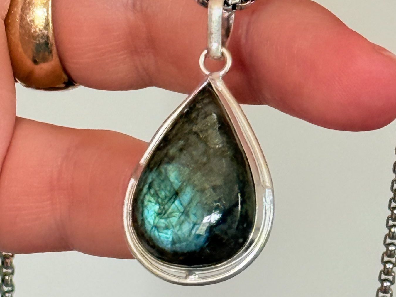 Catenine: Pendentif Labradorite Argenté Goutte Neuf – Nuovo e nell'imballaggio originale da Genève venduto da AGBERG