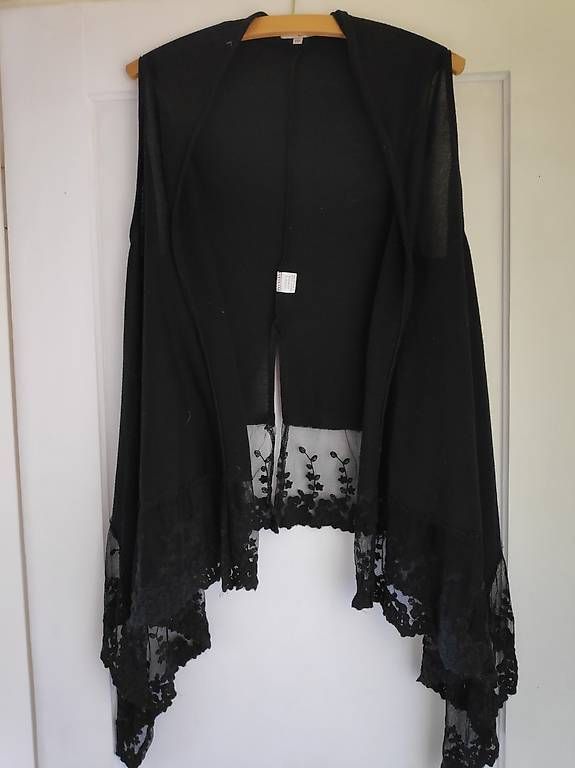 Gilets: Gillet schwarz – Neuf avec emballage d'origine à Sissach par jgt_6k76