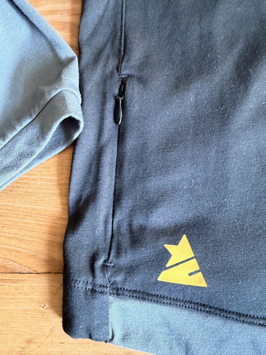 Leibchen & Hosen: 2x Bikeshirt Zimtstern Gr.M – Gebraucht aus Luzern von atlantis24 4