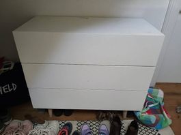 Gebrauchte weiße Kommode mit 3 Schubladen