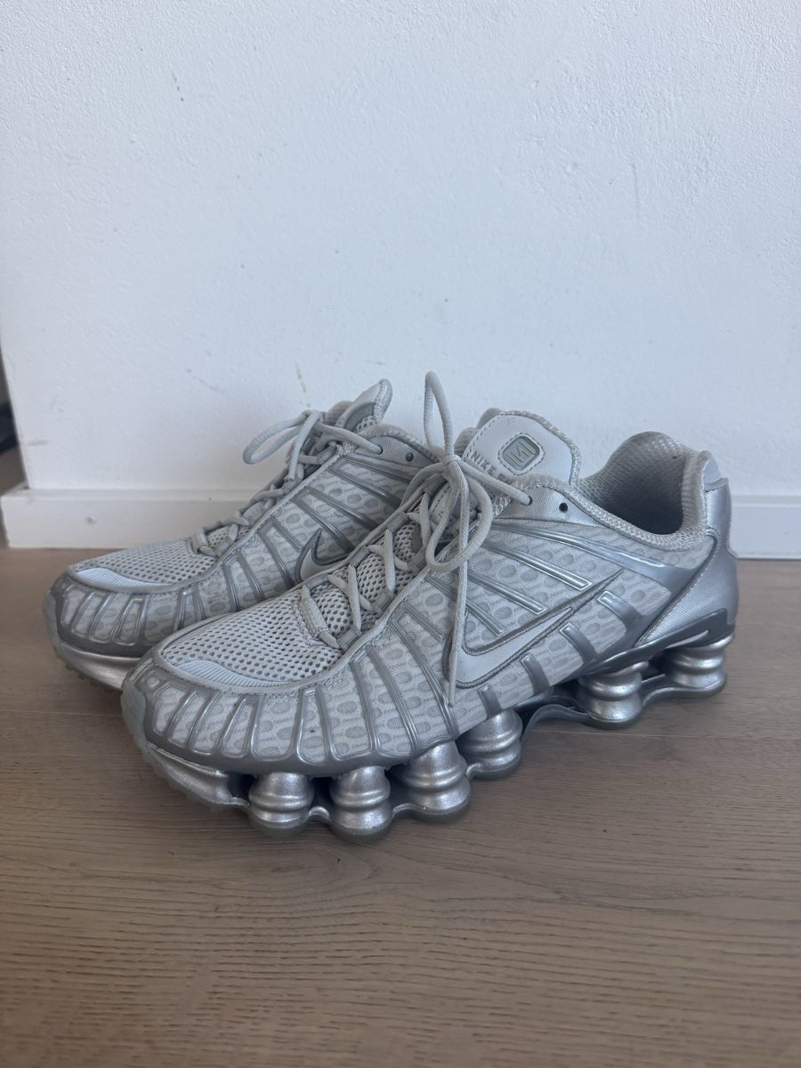 Nike Scarpe da uomo: Nike shox chrome 40.5 – Usato da Winterthur venduto da ali_t7d6