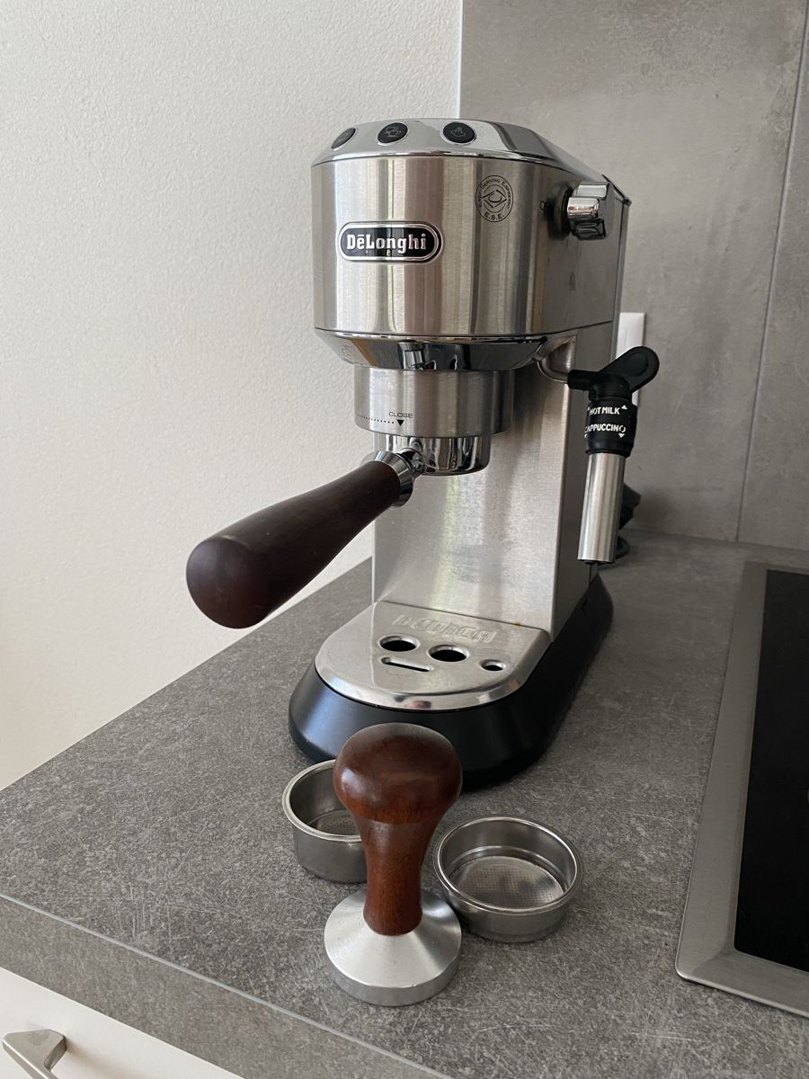 De'Longhi Kaffeemaschinen & Espressomaschinen: DeLonghi Dedica Espresso Machine – Gebraucht aus Neuchâtel von jul_r2nj 1