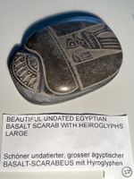 Ägyptischer undatierter uralter, Basalt-Scarabeus m. Hyrogl.