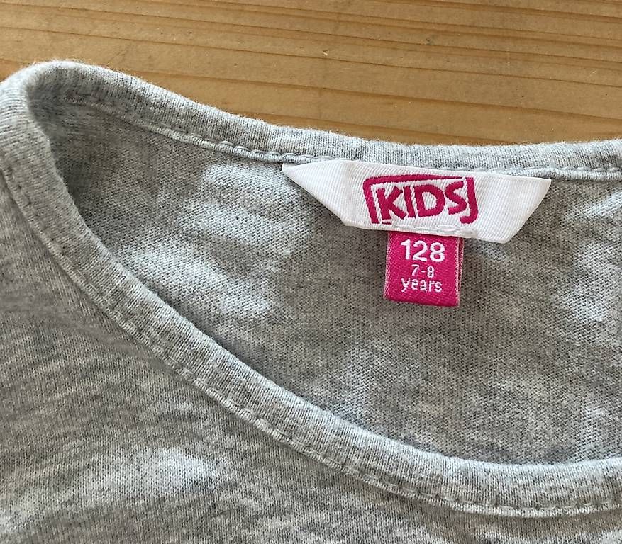 Robes et jupes: Kleid mit Sternen Gr.128 – D'occasion à Brunnadern par Bumlebee 2