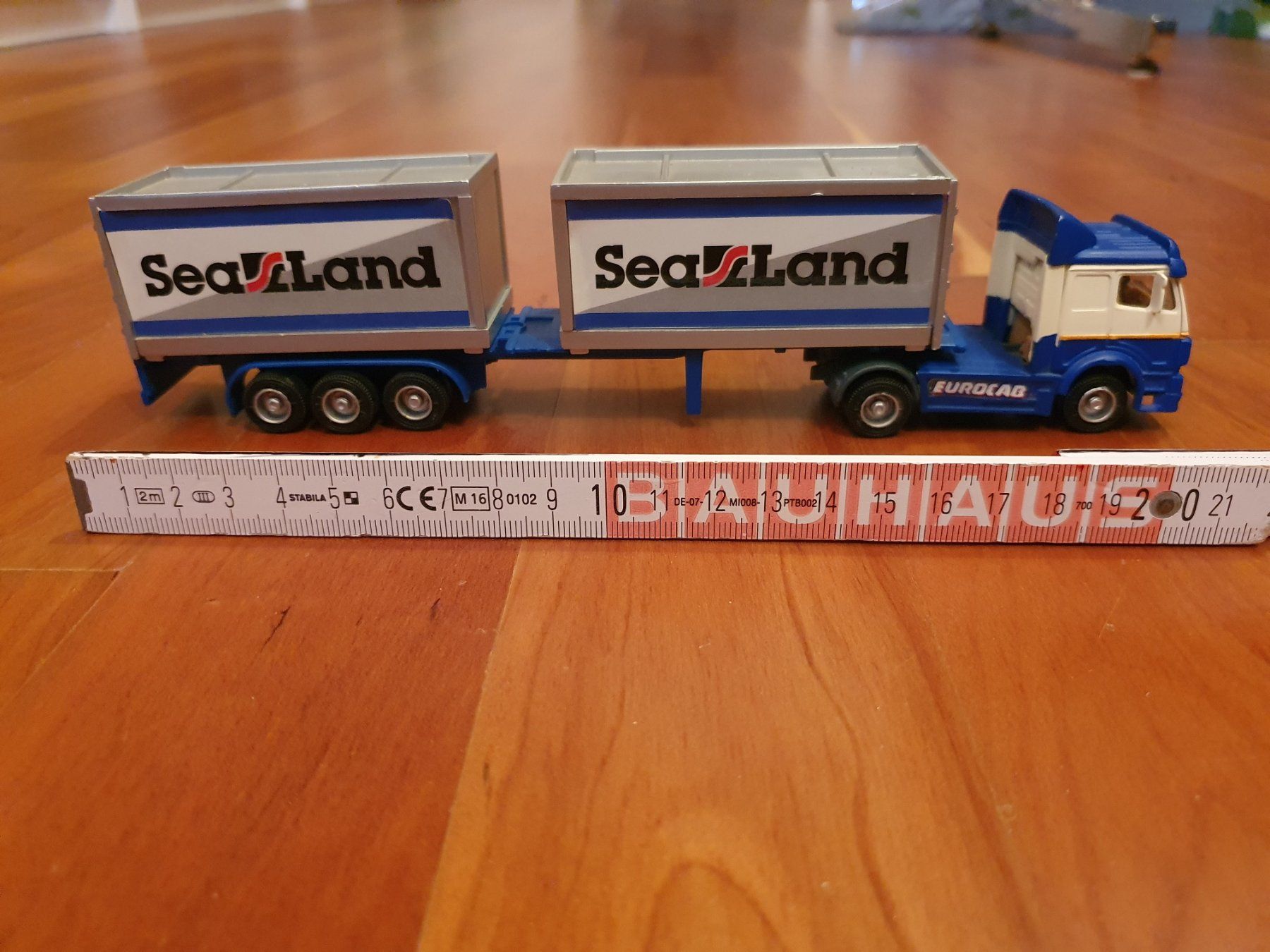Mercedes-Benz Modellautos: Mercedes Benz Container Sattelzug 1:64 – Gebraucht aus Triesen von platzproblem1 5