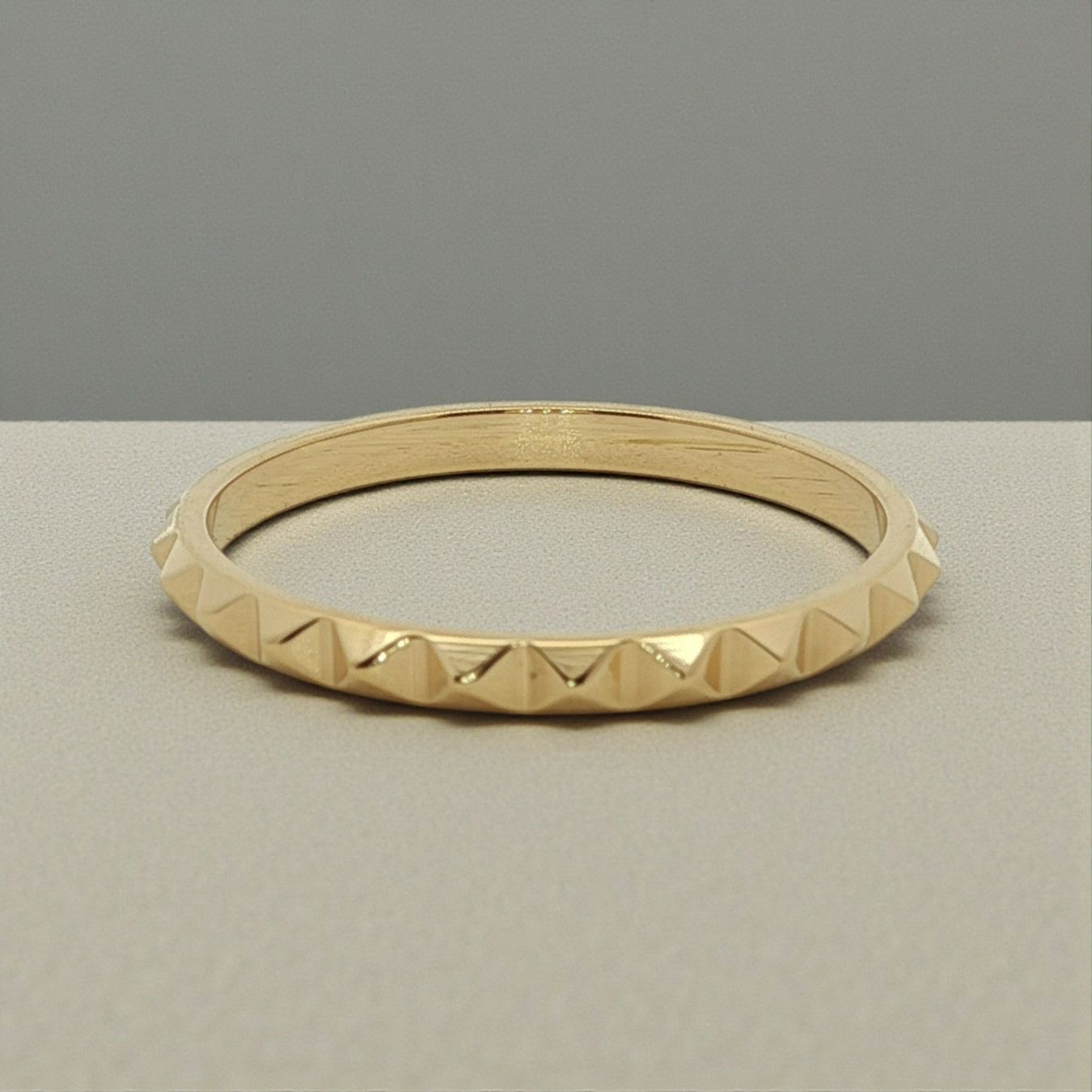Olga Ribler Anelli: Edelstahl Ring gelbvergoldet Ringgrösse 58 – Nuovo (secondo la descrizione) da Luzern venduto da Schmuckoutlet