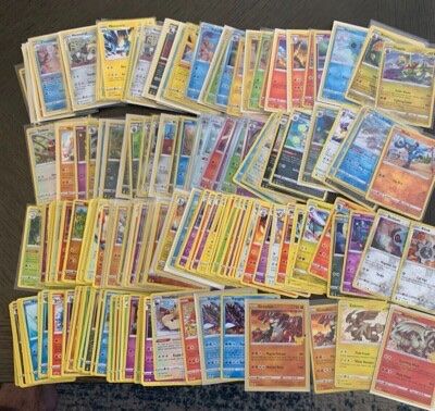 Jouets: 100 Pokemon bulk Karten – Neuf (Voir description) à Lyss par jan_bx7q