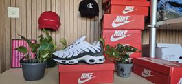 Orginal Nike Air Max Plus TN weiss und dunkelgrün Gr. 43 NEU