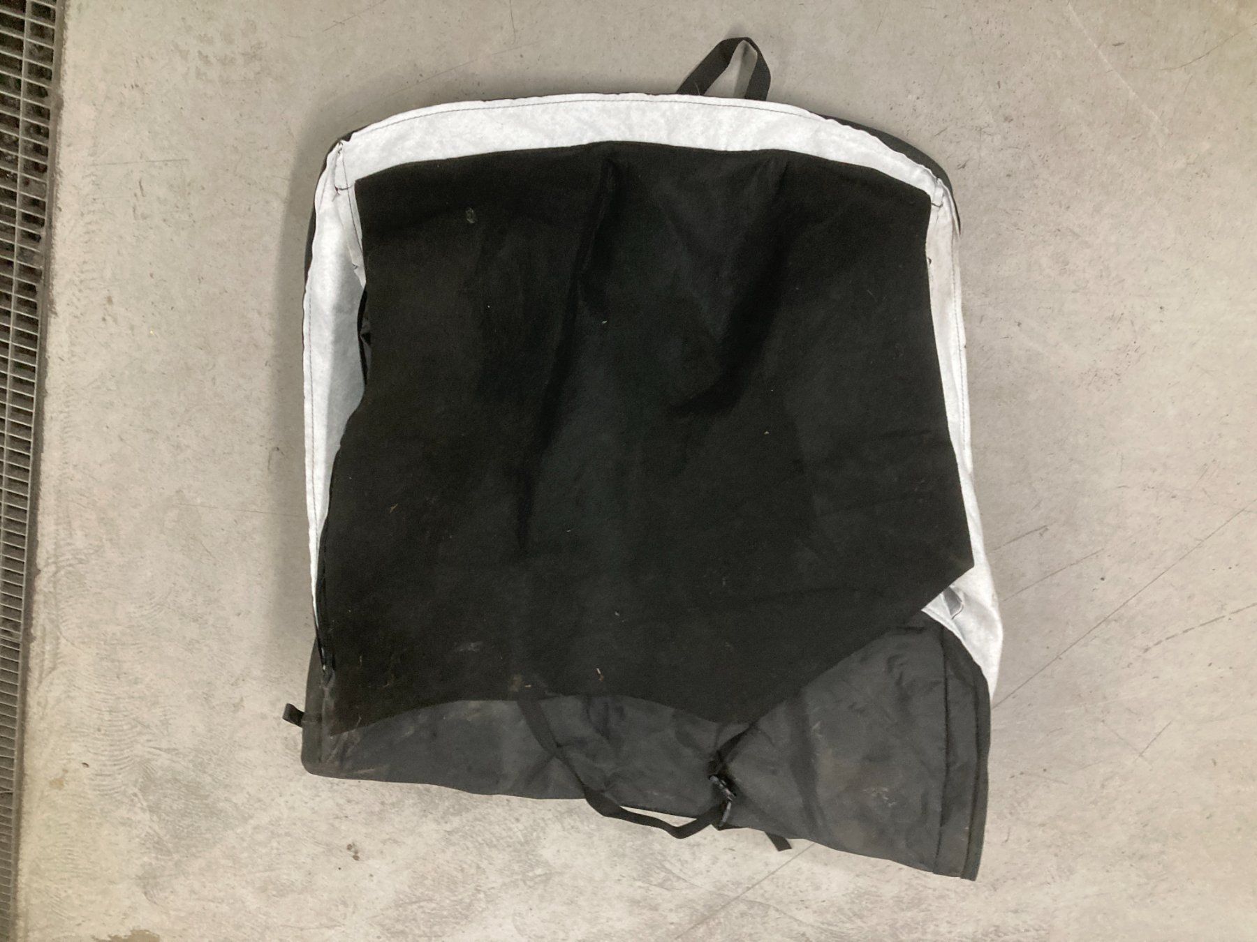 Jeep Tutti pezzi di ricambio auto: Jeep Wrangler Hardtop Tasche 68298539AB – Usato da Cham venduto da WB2223 4