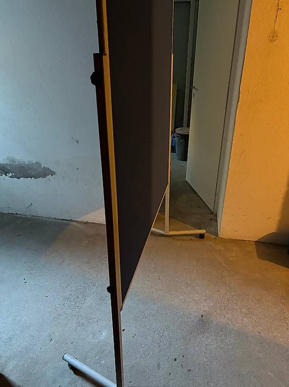 Lavagne: Pinwand auf Rollstativ – Usato da Basel venduto da giraffe028 1