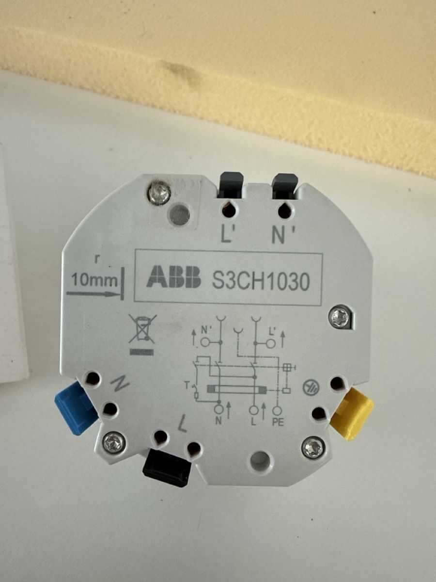 Feller Fiches d'alim.: ABB S3CH1030 Fehlerstrom-Schutzschalter neu – D'occasion à Holziken par Syk1 1