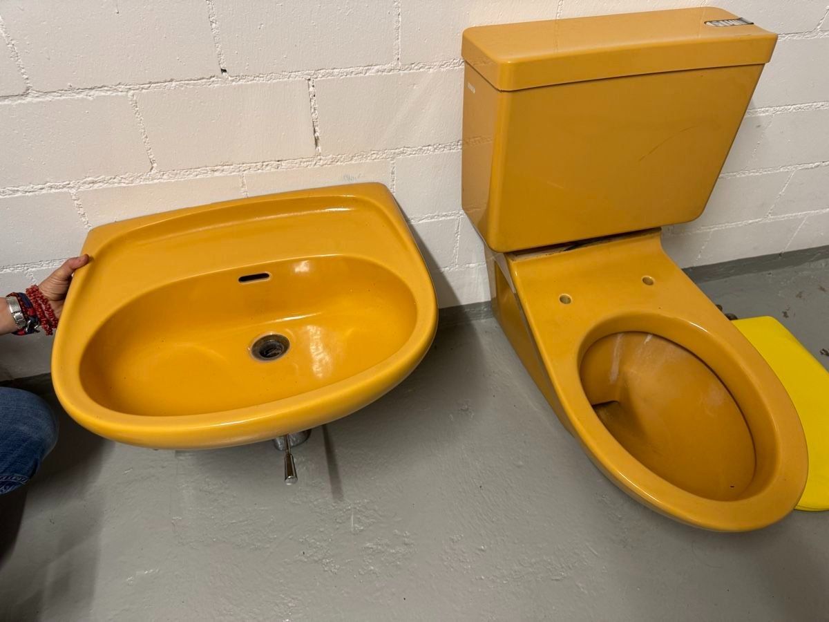WC: Retro Wand WC mit Lavabo – D'occasion à Zürich par Bhimaniy
