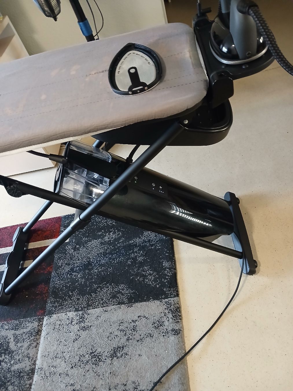Laurastar Ferri da stiro: Laurastar Smart M CH  – Usato da Olten venduto da nada51 5