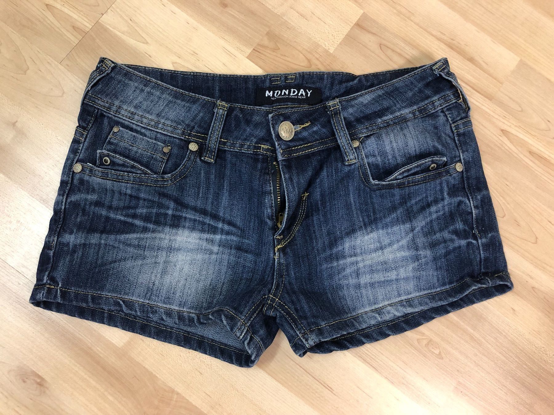 Jeans: Jeanshose kurz, M – D'occasion à aarau par A.Naef
