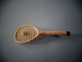 Alter Anstecker Tennisschläger