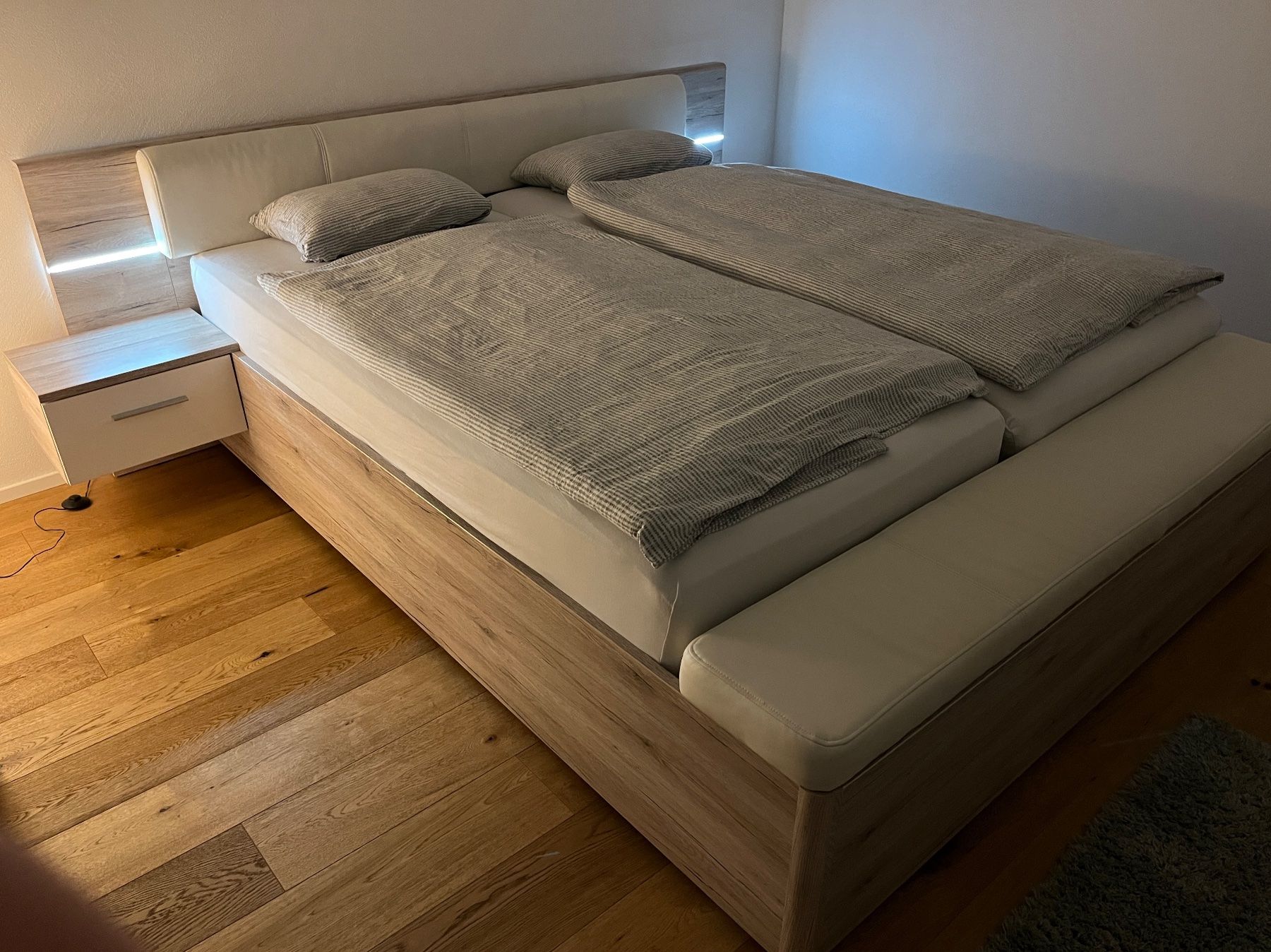 Betten: Bett – Gebraucht aus Chur von  1