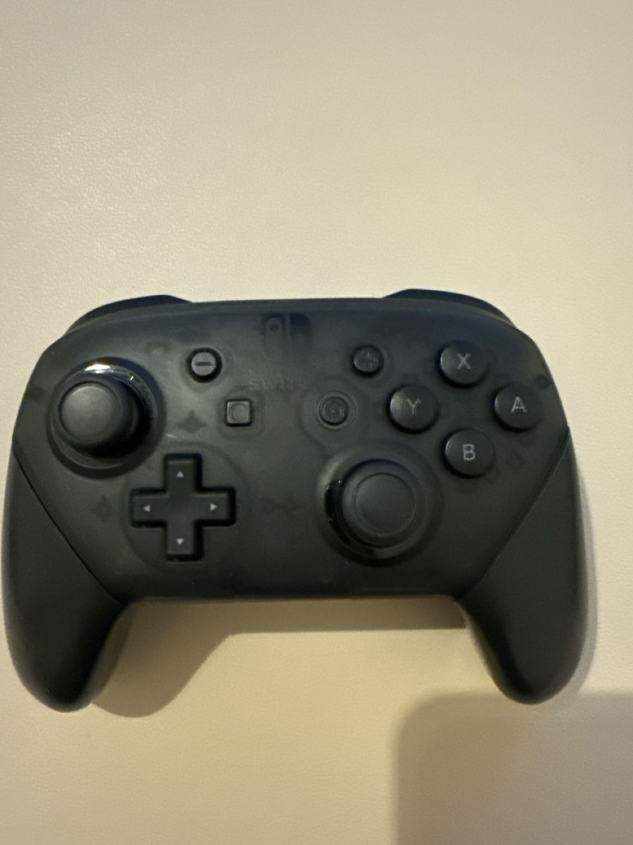Nintendo Manettes: Nintendo Switch Pro Controller schwarz  – D'occasion à Steinach par Giusep7
