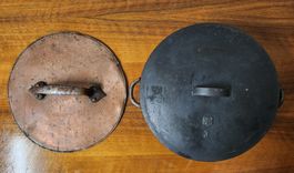 Antiker Schmortopf Gr. 3 mit Gussdeckel & Extra Kupferdeckel