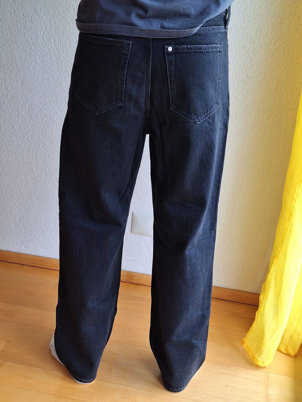 H&M Jeans: 3 Herrenjeans Gr S/M – Usato da Wegenstetten venduto da mcfly321 6
