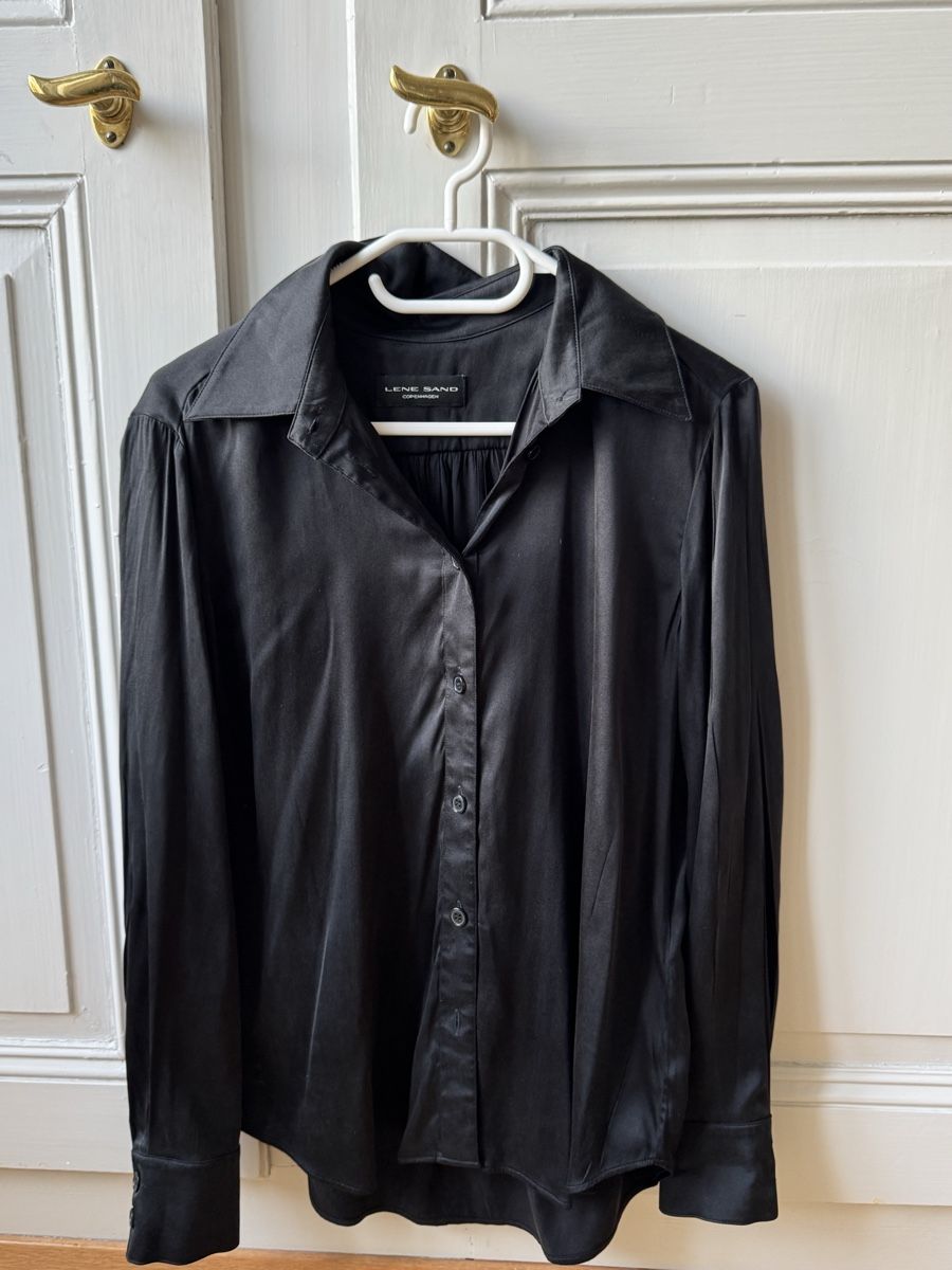 Camicette: BLACK SILK SHIRT – Nuovo (secondo la descrizione) da Bern venduto da FashionK92