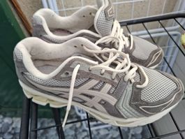 Asics Laufschuhe grau Grösse 43.5 gebrauchter Zustand