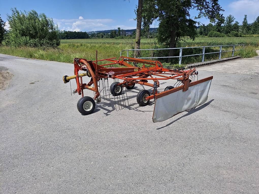 Kuhn Raccolta foraggio grezzo: Kreiselschwader Kuhn GA 3501 – Usato da Aristau venduto da johndeere7810 1