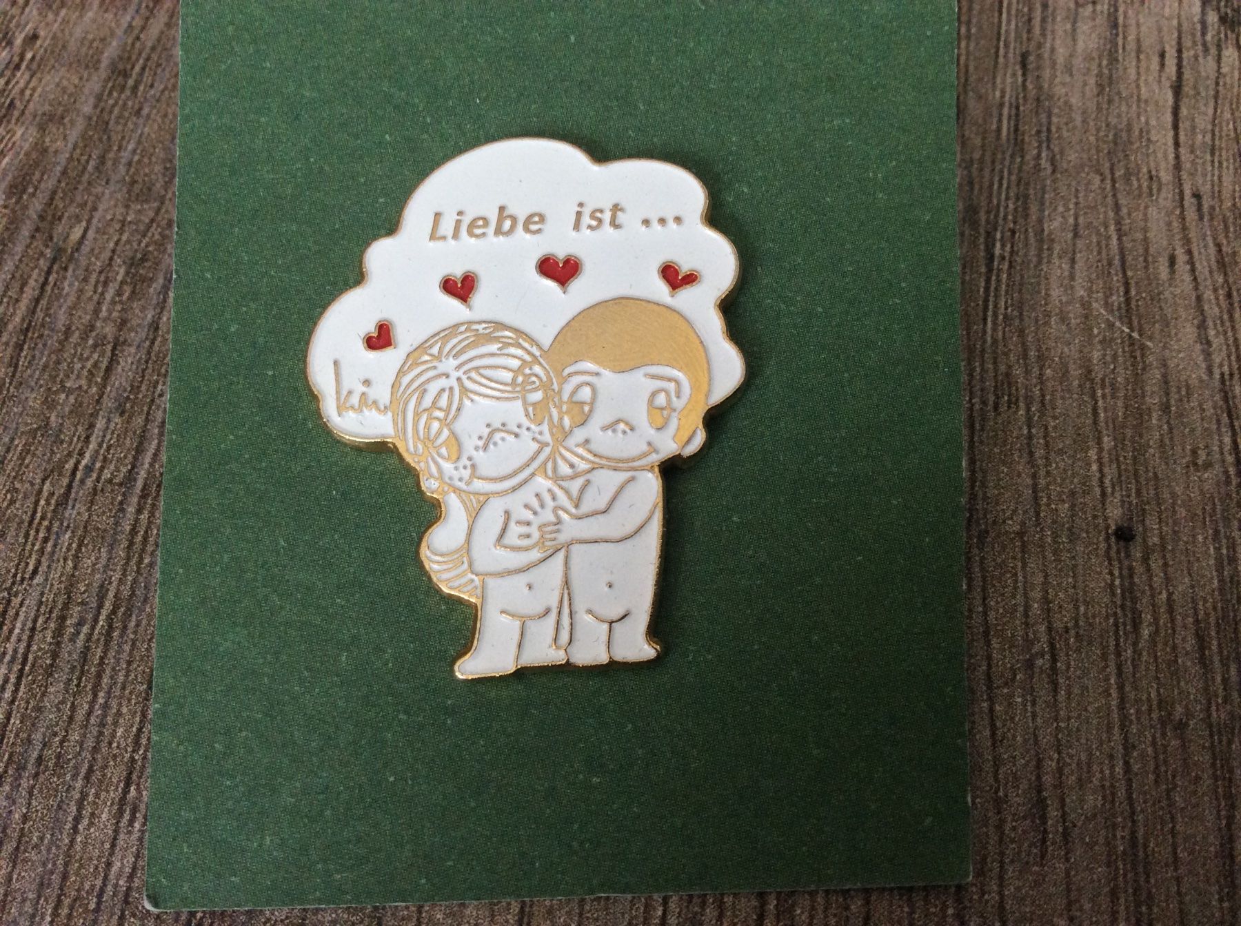 Placchette & Badge: 1 Pin - Liebe ist... – Usato da Triesen / Liechtenstein venduto da Edgardo55
