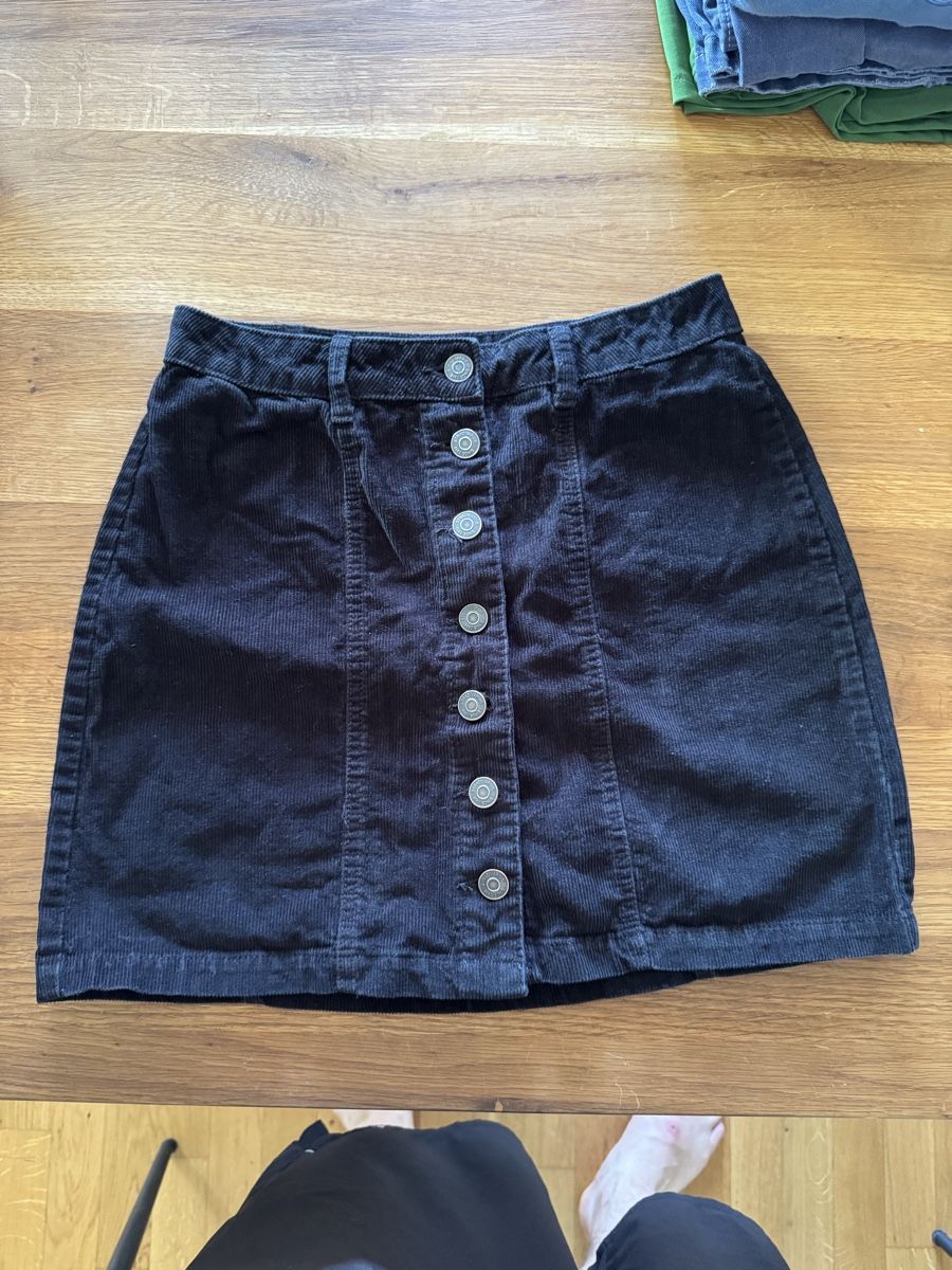 Stradivarius Gonne: Stradivarius Minirock Schwarz Gr. 36 – Nuovo (secondo la descrizione) da Weisslingen venduto da lar_r9qr