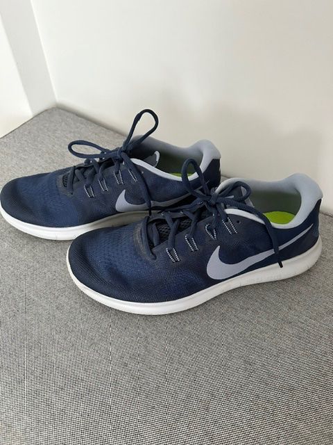 Nike Scarpe da uomo: Nike Leichte Running Schuhe  44 – Usato da Buchs ZH venduto da al03a 1