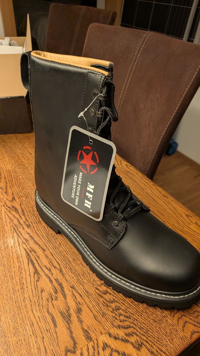 Scarpe da uomo: Kampfstiefel – Nuovo e nell'imballaggio originale da Zürich venduto da qdii