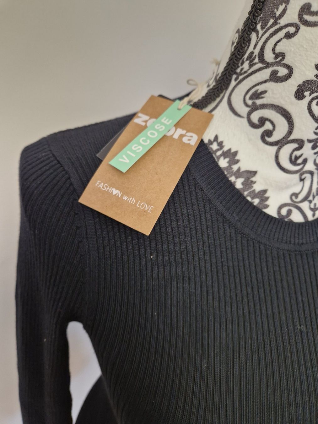 Zebra Pullover & Sweatshirts: 2 x Schwarze Damenpullover mit Cut-Out Gr. XS Neu! – Neu und originalverpackt aus Glattbrugg von mas_75t2 3
