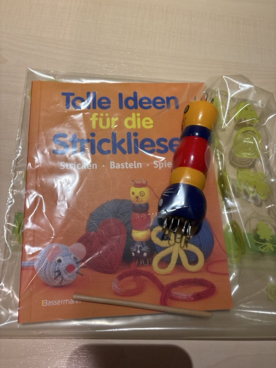Libri: Strickliesel Set mit Buch "Tolle Ideen" – Usato da Bauma venduto da Clozza78